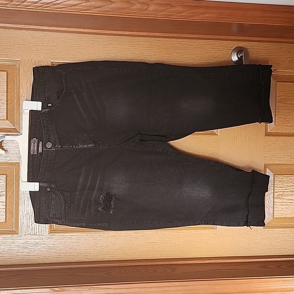 torrid Denim - Torrid Size 22 Crop Boyfriend Jean Denim Black Distressed Cut Off Button Fly EUC